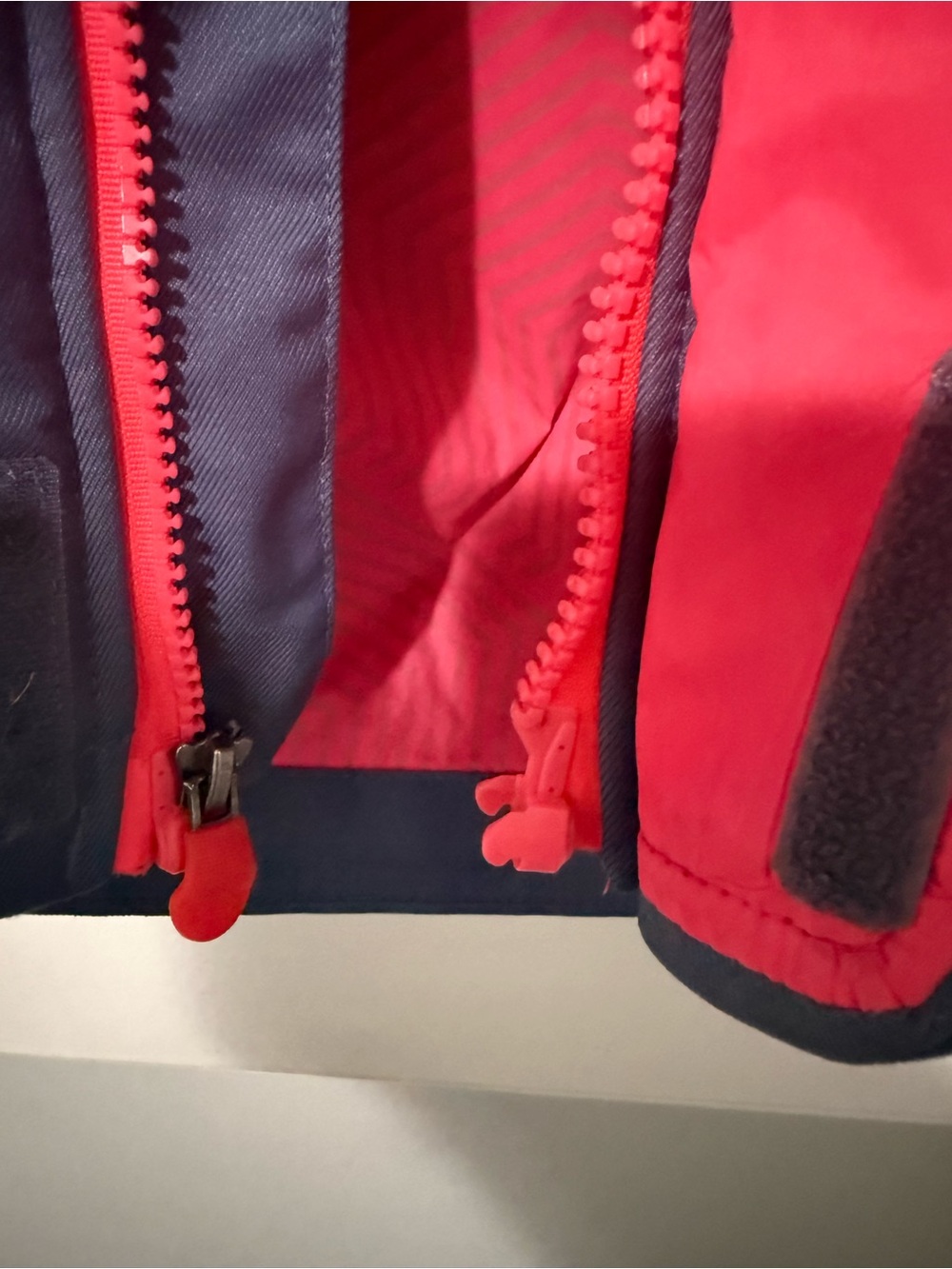 93. Under Armour Coldgear Infrared Navy Jacket- Kids Raincoat Medium - Picture 9 of 11